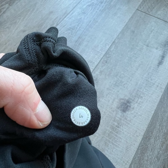 Lululemon Align Crop in Black Size 4 - Picture 4 of 8